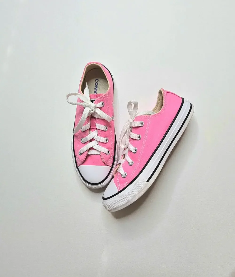 Converse Chuck Taylor All Star Low Top Pink Sneakers Womens Size 3 / Youth 1